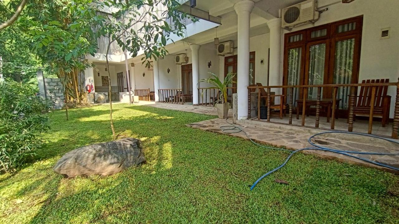French Garden Kandy Exterior photo